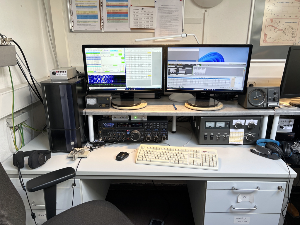 Station HF-1: FTDX5000 & TL-922
