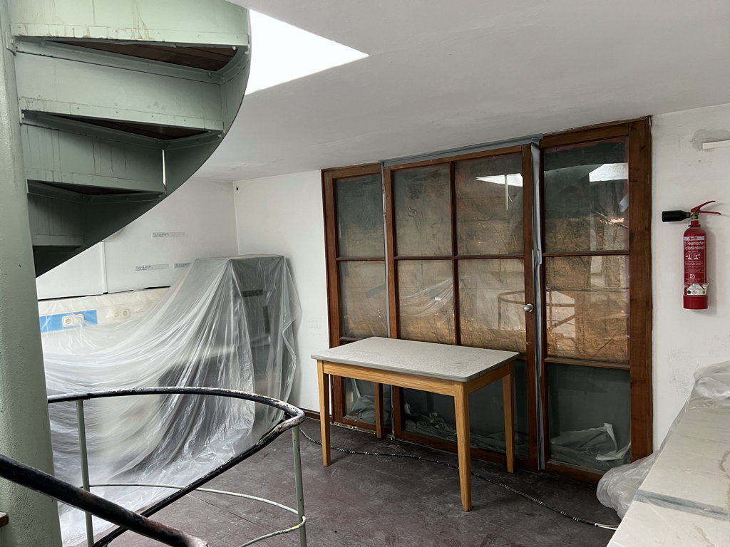 Shack von DL0TUD während der Bauarbeiten im Nachbarraum